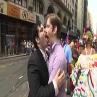 STAGE TUBE: BOOK OF MORMON's Josh Gad and Rory O'Malley Smooch on DAILY SHOW