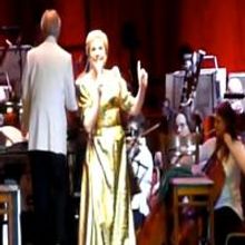 STAGE TUBE: Julie Andrews Performs Do-Re-Me at London's O2