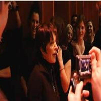 STAGE TUBE: Liza Minnelli Visits PRISCILLA in London