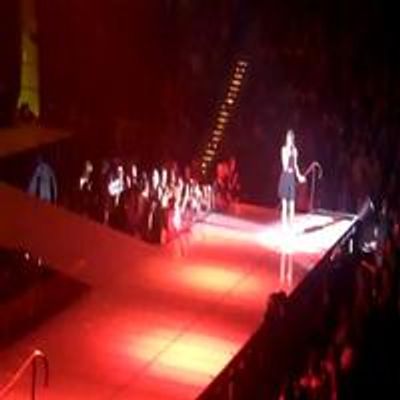 STAGE TUBE: Lea Michele Sings 'Don't Rain on My Parade' on GLEE Tour