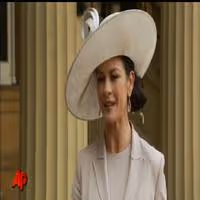 STAGE TUBE: A LITTLE NIGHT MUSIC'S Catherine Zeta-Jones Receives CBE
