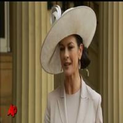 STAGE TUBE: A LITTLE NIGHT MUSIC'S Catherine Zeta-Jones Receives CBE 