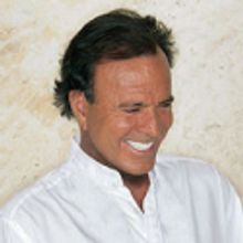 Julio Iglesias Sings His Canciones de Amor At the Las Vegas Hilton