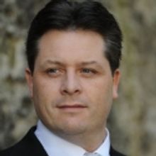 Anthony Kearns Performs Solo Show at Calvary United Methodist Church, 10/2