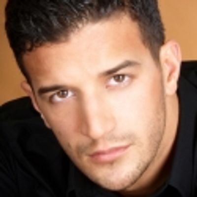 DWTS' Mark Ballas and Grammy-award winner Peabo Bryson light up Holiday Tree Lighting Concert  (11/18)