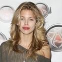 Photo Coverage: AnnaLynne McCord Visits Gifiting Services