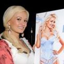 Photo Coverage: Holly Madison Sells Tix to PEEPSHOW for Animal Foundation