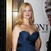 TIME STANDS STILL's Laura Linney Guests On The Daily Show 8/16
