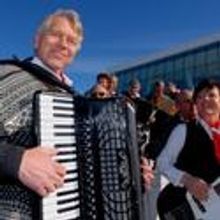 Accordionists Perform Scandinavian Music in Las Vegas 10/4
