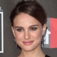 Natalie Portman Wins Golden Globe for BLACK SWAN