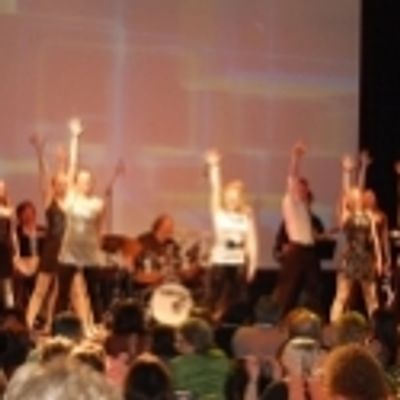 Electric Youth Take the Stage at Showcase Live, 3/6