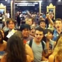 TV: HAIR Fans Serenade New Company with 'Aquarius'! Video