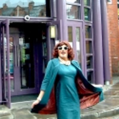 Photo Flash - DIE, MOMMIE, DIE! UK Production - Angela Arrives in Manchester