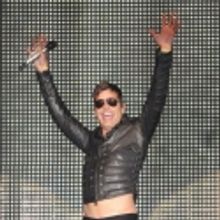 Photo Flash: Broadway-Bound Ricky Martin Performs in Germany!