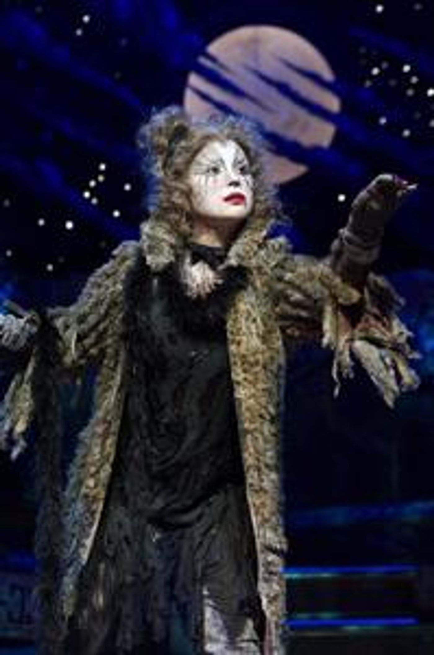 Photo_Flash_Lea_Salonga_as_Grizabella_First_Look_20010101 Photo_Flash_Lea_Salonga_as_Grizabella_First_Look_20010101