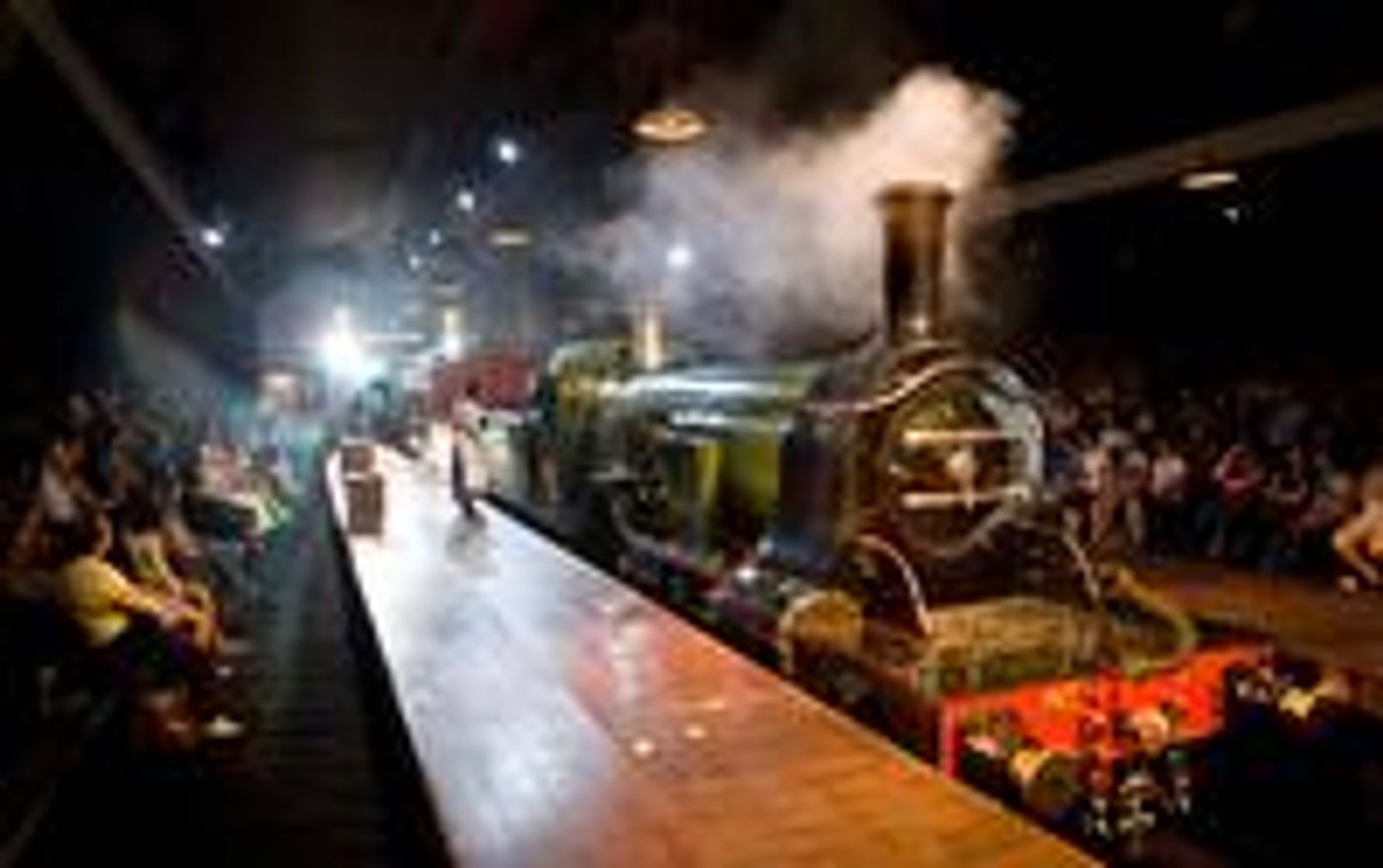 Photo_Coverage_THE_RAILWAY_CHILDREN_At_Waterloo_Station_20000101 Photo_Coverage_THE_RAILWAY_CHILDREN_At_Waterloo_Station_20000101