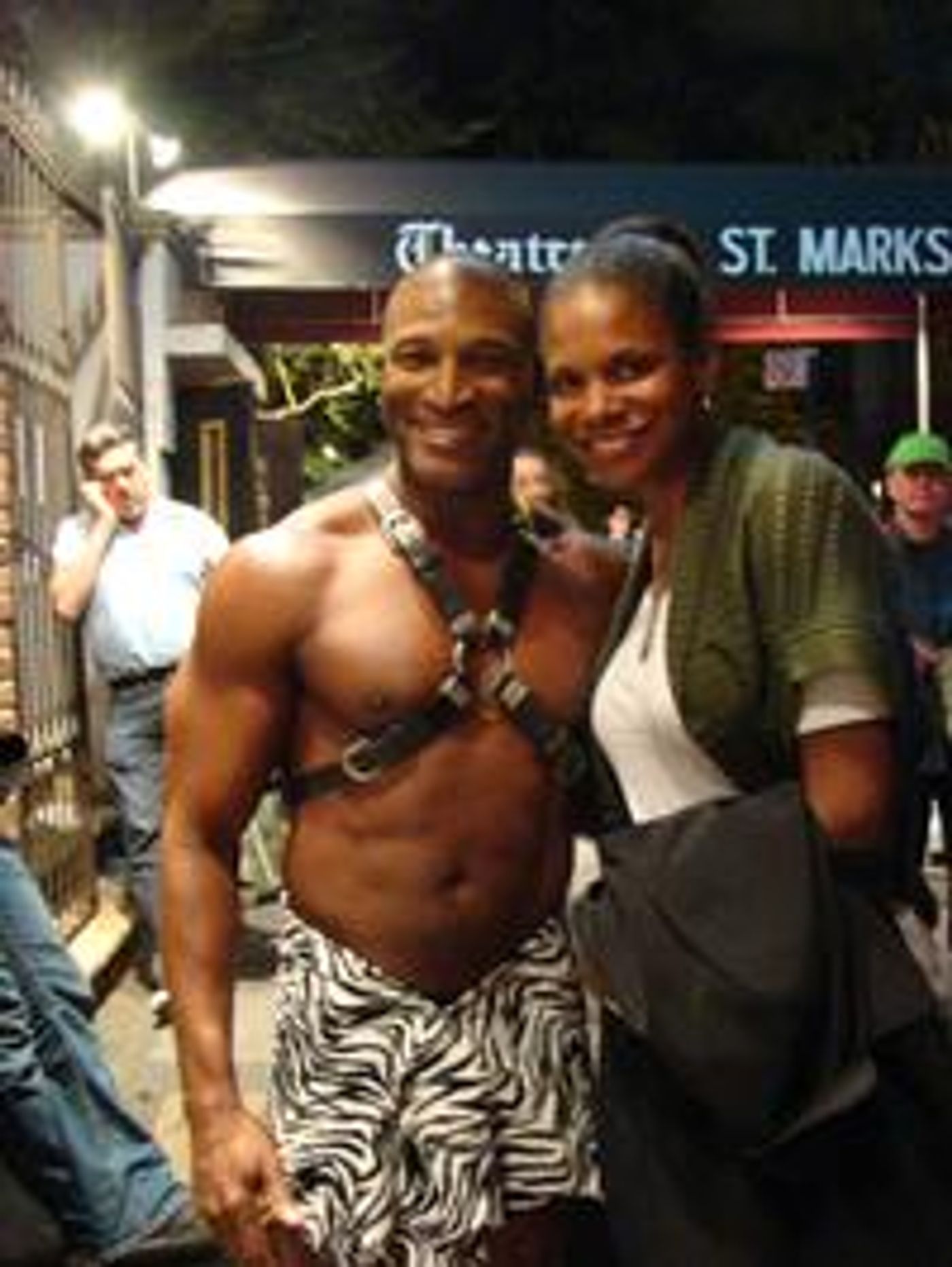 Audra_McDonald_Visits_RAISINETS_IN_THE_SUNSHINE_at_HOWL_20010101