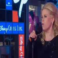 STAGE TUBE: SMASH Star Megan Hilty Performs in Times Square for New Year's Eve! Video
