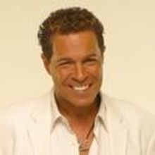 Clint Holmes Returns to Suncoast Showroom For Holiday Performances 