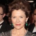 Annette Bening to Lead Geffen Playhouse's IT'S A WONDERFUL LIFE: A LIVE RADIO PLAY