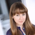 BWW Reviews: Melody Hollis Melodious in Melodyland