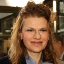 Sandra Bernhard's I LOVE BEING ME, DON'T YOU to Premier at Oberon Nov. 1