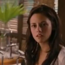STAGE TUBE: Bella Makes Shocking Discovery in New BREAKING DAWN Trailer