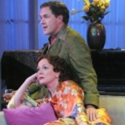 BWW Reviews: PRIVATE LIVES Made Public at Everyman Theatre