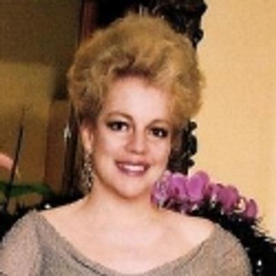 KT SULLIVAN Performs At The Colony Hotel Palm Beach