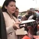 STAGE TUBE: Stephanie Meyer's Book Give Away at Tent City in LA