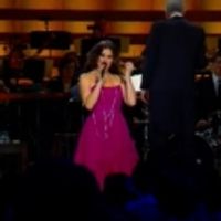 STAGE TUBE: Idina Menzel Performs 'Defying Gravity' at Barefoot at the Symphony Video