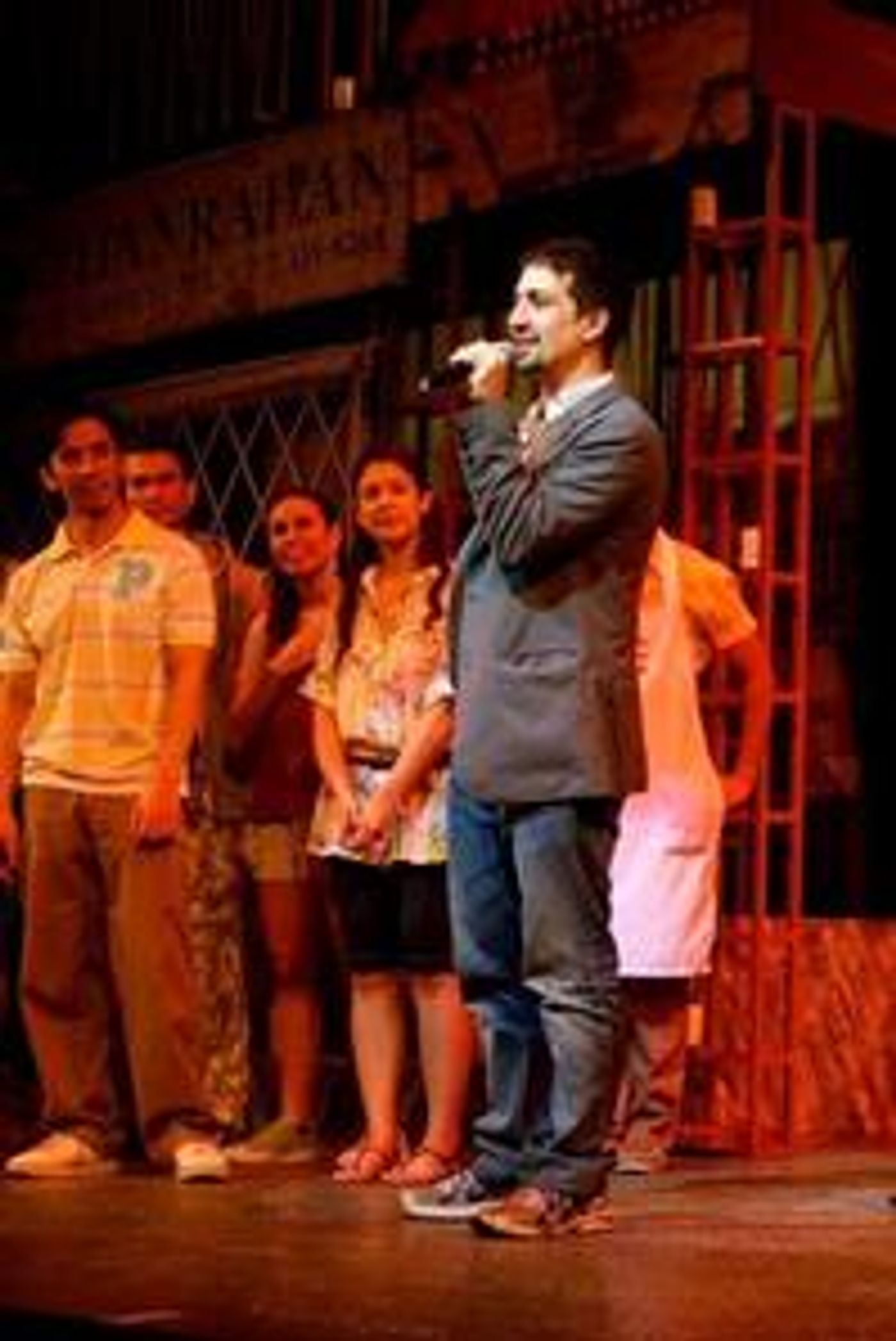 Photo-Flash-Lin-Manuel-Miranda-Leads-IN-THE-HEIGHTS-Manila-Curtain-Call-20010101