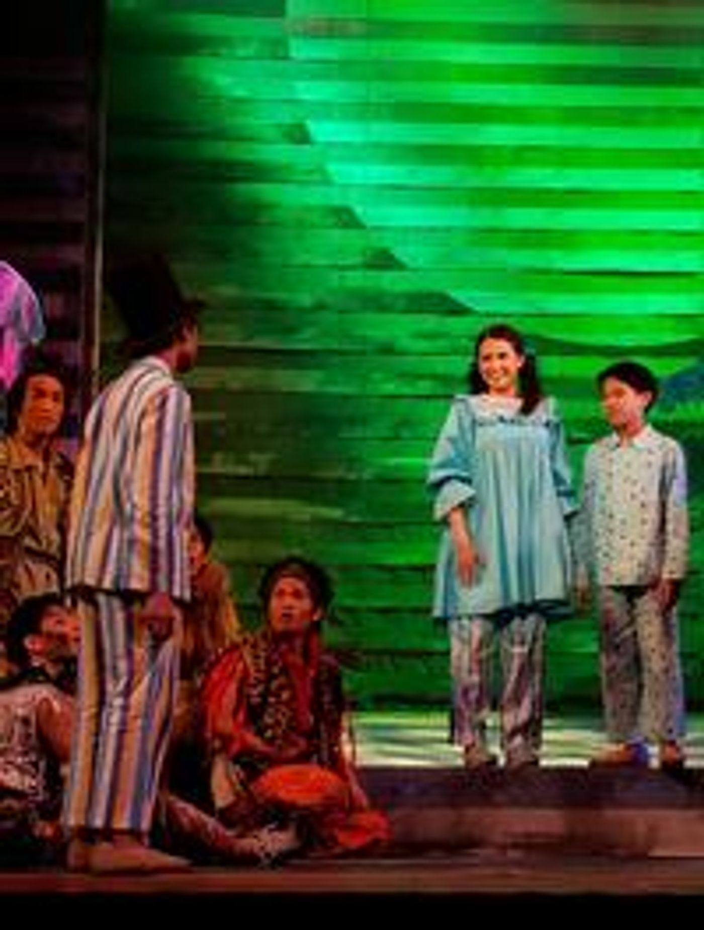 Photo-Flash-Drewe-and-Stiles-PETER-PAN-Opens-in-Manila-929-1030-20000101