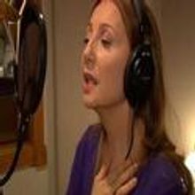 STAGE TUBE: Donna Murphy Sings 'Lucky' for BROADWAY LULLABY PROJECT