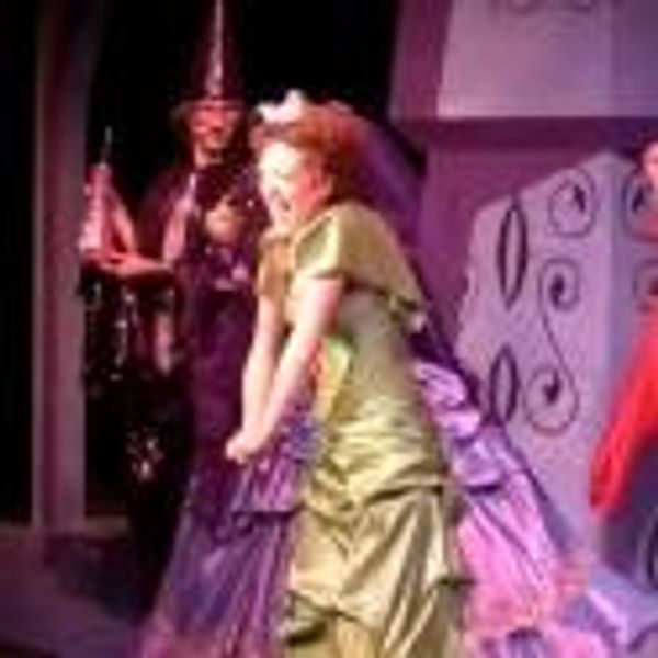 STAGE TUBE: Scenes from ONCE UPON A MATTRESS at the Coterie - Chicago Theater Video