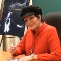 TV: Chatting with Liza Minnelli at the LIVE AT THE WINTER GARDEN CD Signing! Video