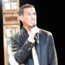 BWW Reviews: 'Tim Fischer singt Gerhard Woyda' in der Bar jeder Vernunft