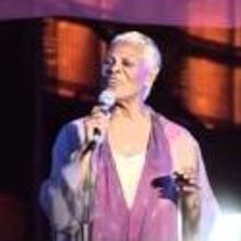 BWW Reviews: 'Dionne Warwick in Concert' Admiralspalast