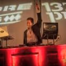 Photo Flash: Tenor Anthony Kearns Performs at Preakness Eve Celebration