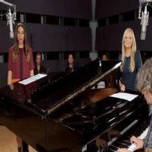 STAGE TUBE: Former Spice Girls Melanie C and Emma Bunton Perform 'I Know Him So…