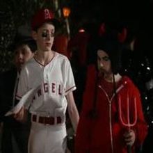 VIDEO: Sneak Peek - MODERN FAMILY's Halloween Episode on ABC