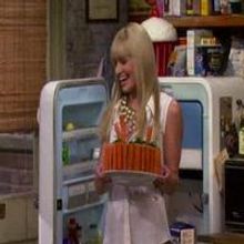 VIDEO: Sneak Peek - 'The Extra Work' Episode of CBS's 2 BROKE GIRLS