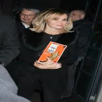 STAGE TUBE: Amanda Holden To Return To Stage In 2014? Video