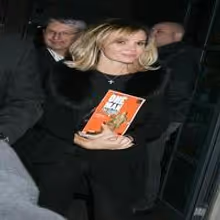 STAGE TUBE: Amanda Holden To Return To Stage In 2014?