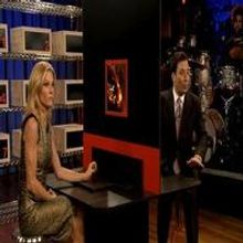 VIDEO: Julie Bowen Plays 'Box of Lies' on JIMMY FALLON