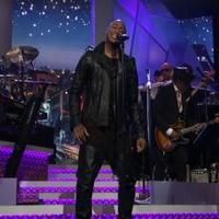VIDEO: R&B Singer Raheem DeVaughn Performs 'Ridiculous' on ARSENIO