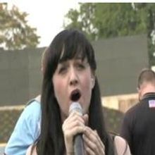 STAGE TUBE: KINKY BOOTS' Lena Hall Surprises Baseball Fans with Extra Verses of…