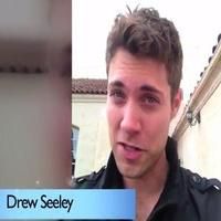 STAGE TUBE: Drew Seeley, Robin Leach & Minute Motivations Wish You 'Happy Holidays!'