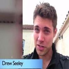 STAGE TUBE: Drew Seeley, Robin Leach & Minute Motivations Wish You 'Happy Holidays!'