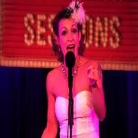 STAGE TUBE: ROCKY's Jenny Lee Stern Peforms 'Jingle Bells' at Broadway Sessions